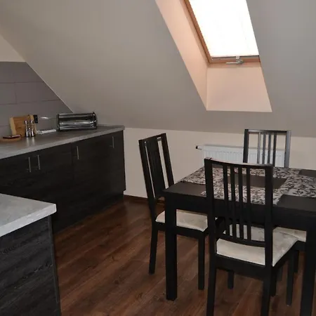 Stajnia Zwierzyniec Horská chata Miedzychod